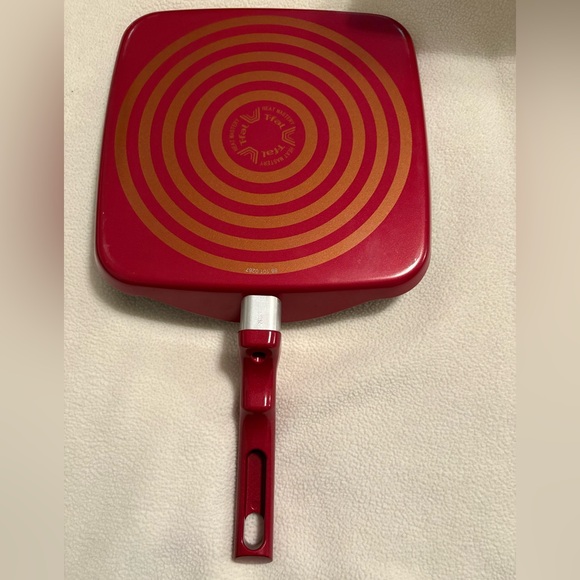 Red and Black T-Fal Square Frying Pan (like new) - Picture 5 of 5